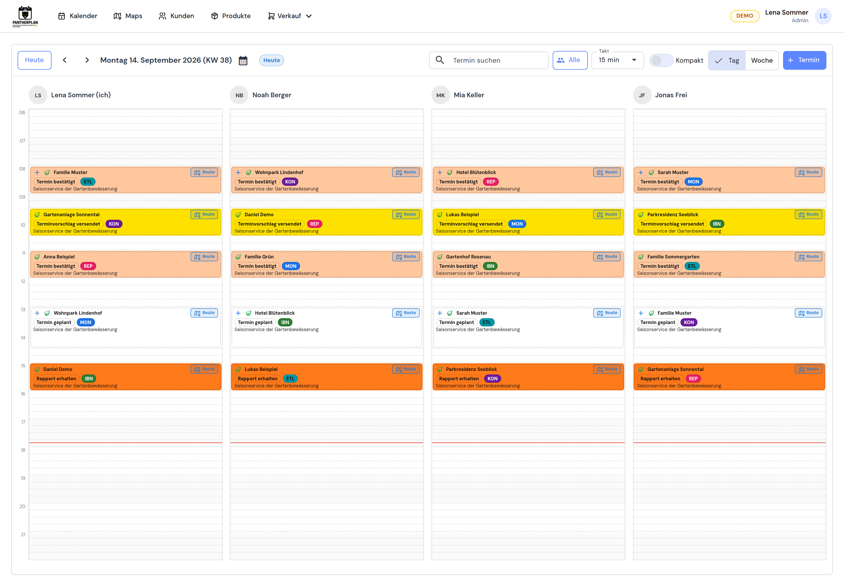 Pantherplan-Tageskalender mit fiktiven Mitarbeitenden und farblich gekennzeichneten Serviceterminen.